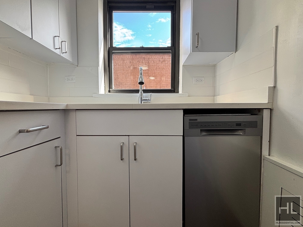 East 57 Street - Photo 6