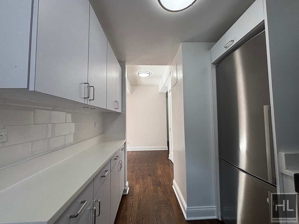 East 57 Street - Photo 7