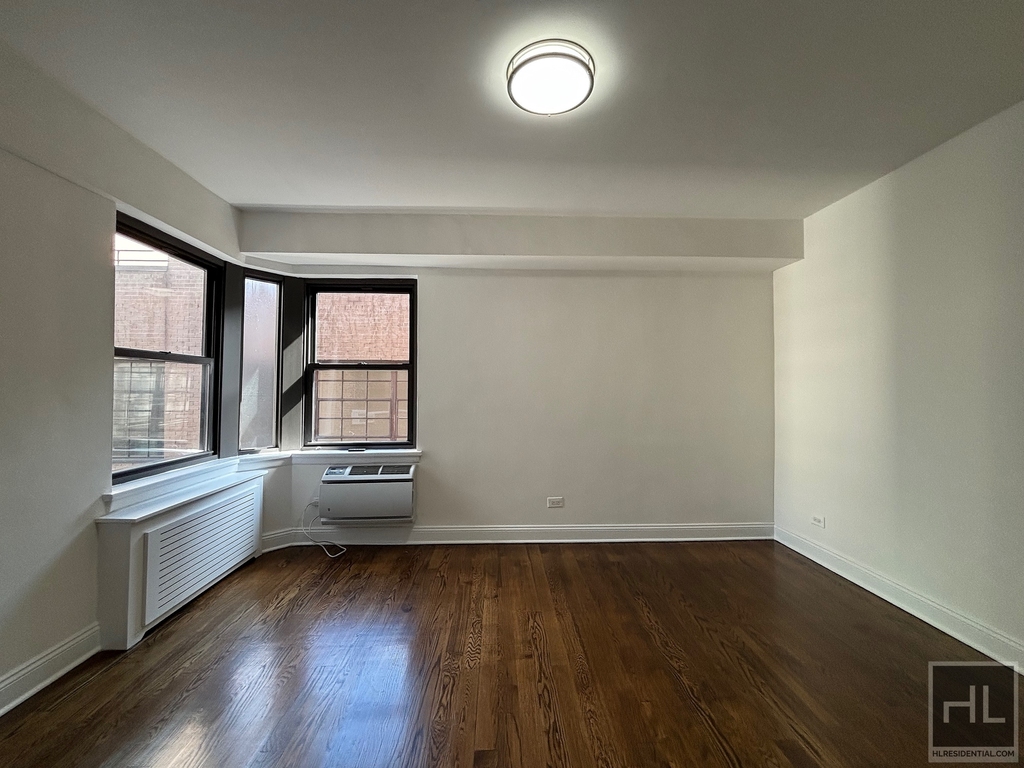 East 57 Street - Photo 10