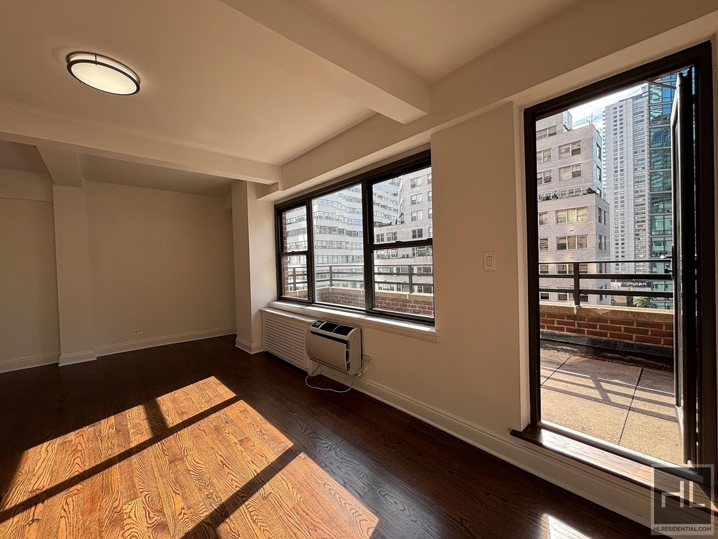 East 57 Street - Photo 2