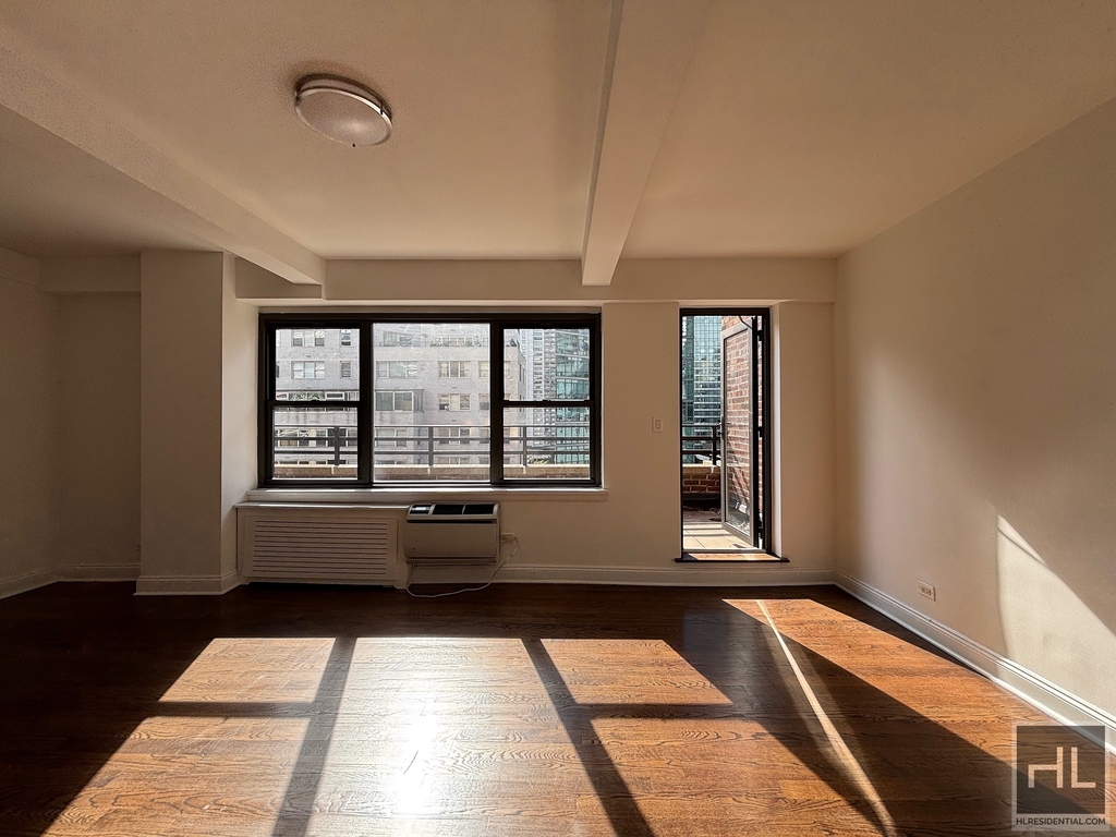 East 57 Street - Photo 3