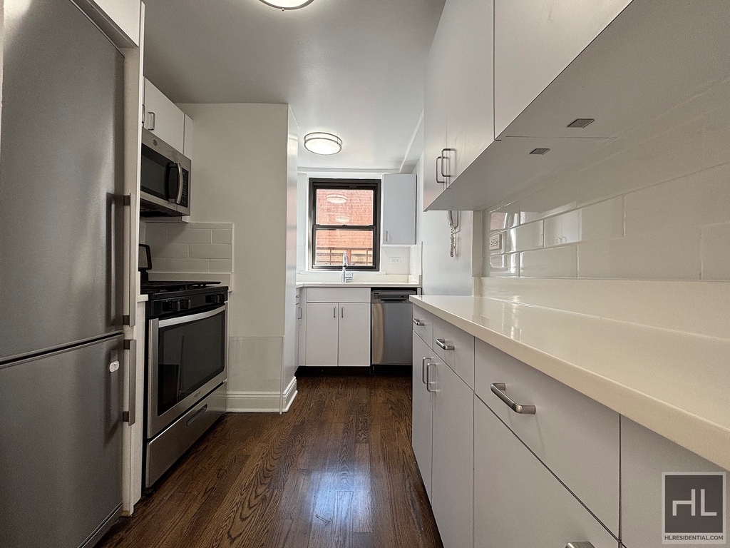East 57 Street - Photo 4
