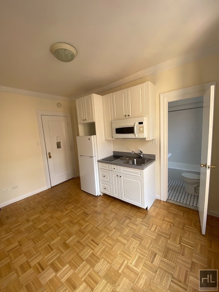 West 45 Street - Photo 1