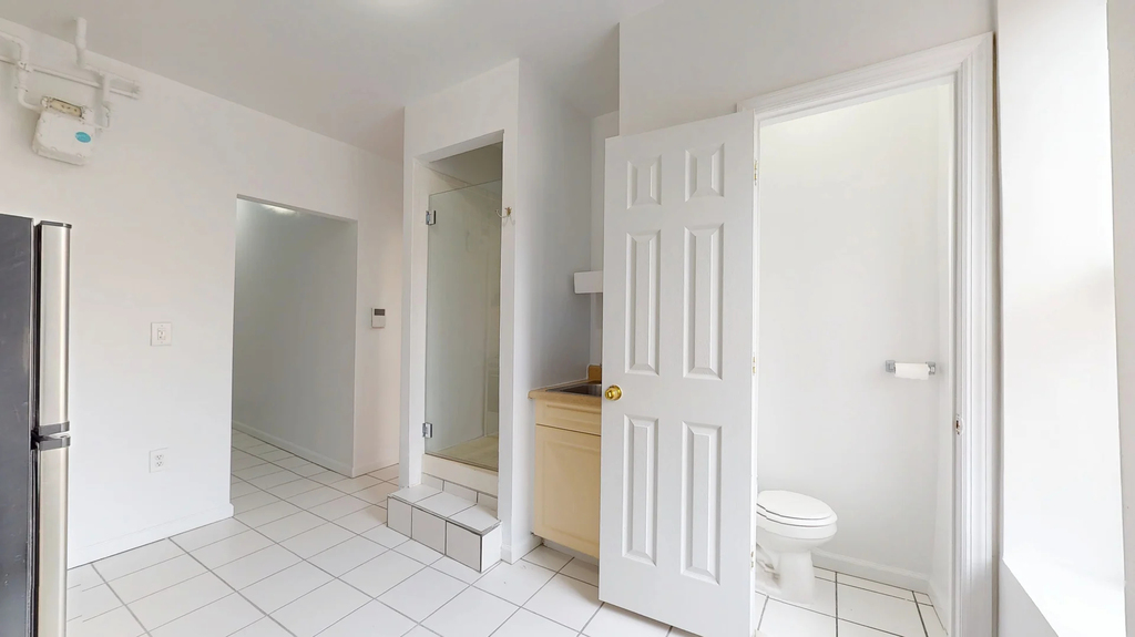 1427 York Avenue - Photo 2