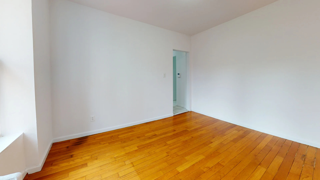 1427 York Avenue - Photo 1