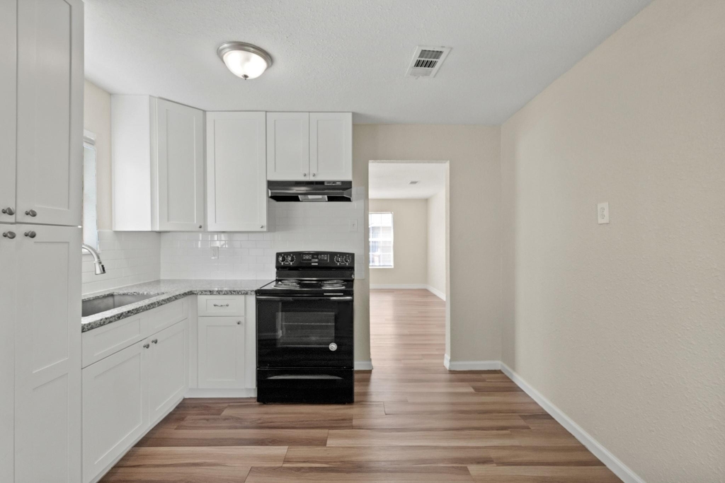 8244 Hartford Street - Photo 4