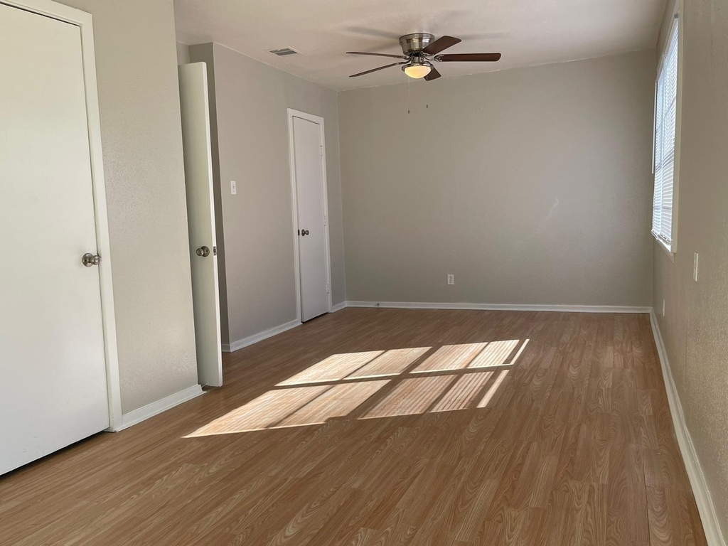 4918 Airport Boulevard - Photo 6