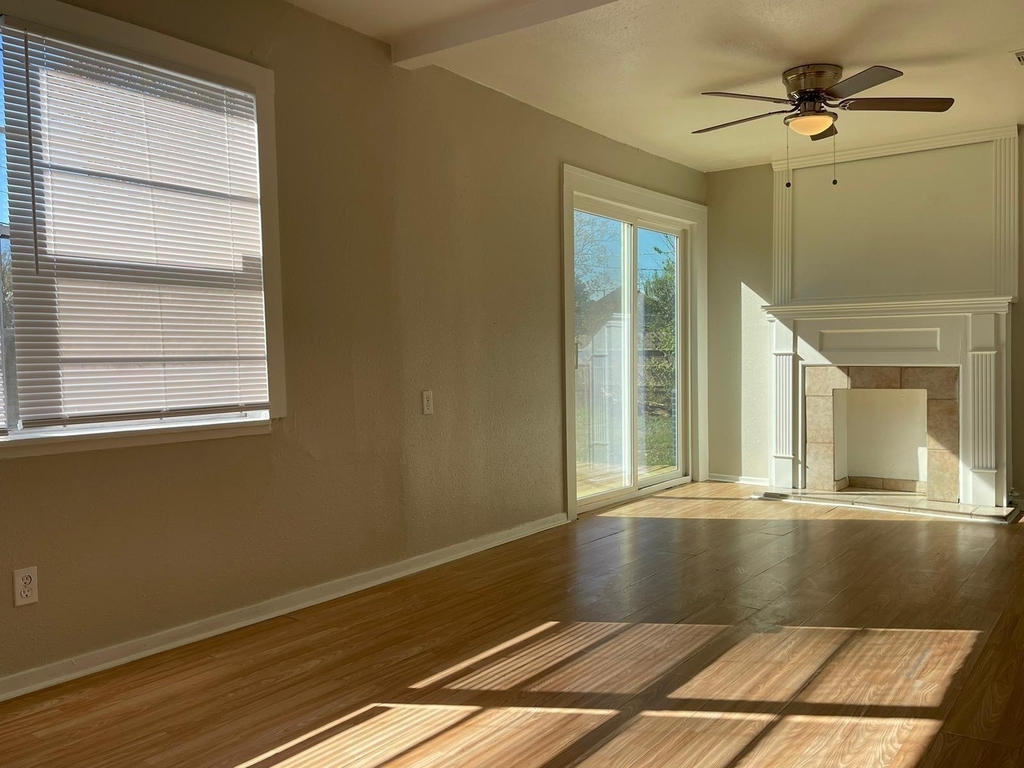 4918 Airport Boulevard - Photo 7