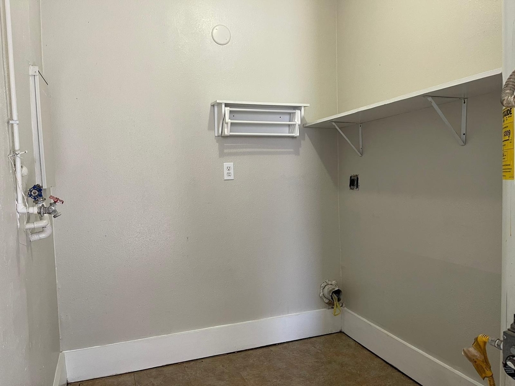 4918 Airport Boulevard - Photo 9