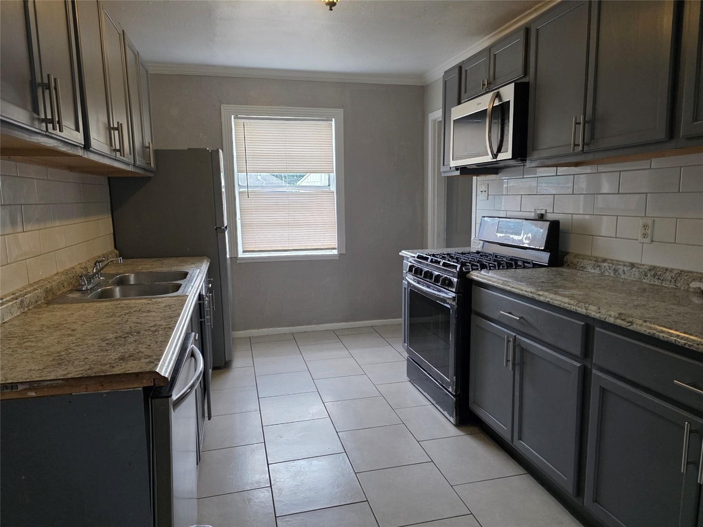 4918 Airport Boulevard - Photo 1