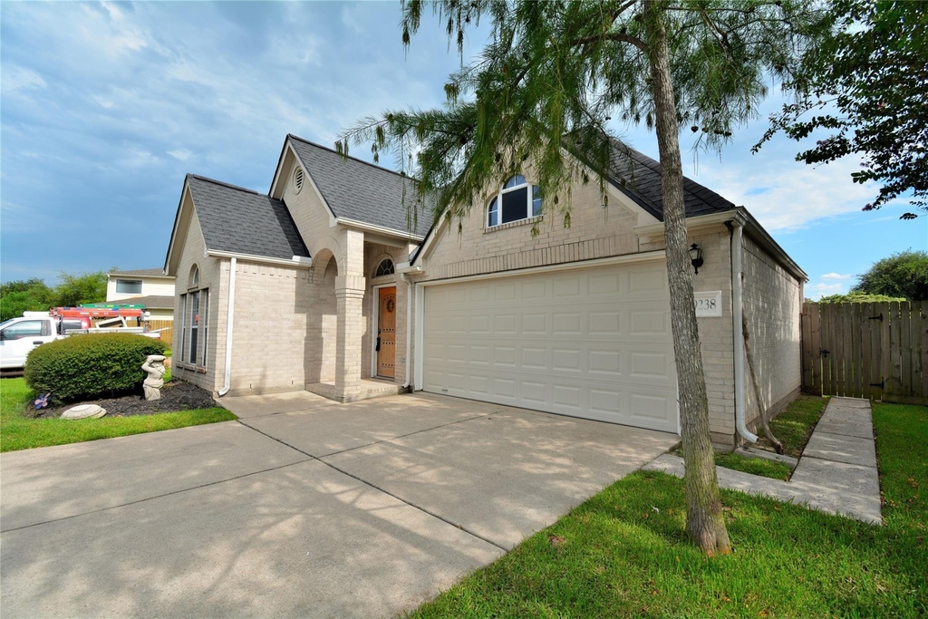 9238 Clearwood Landing Boulevard - Photo 0