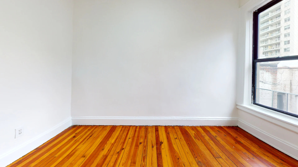 1427 York Avenue - Photo 1