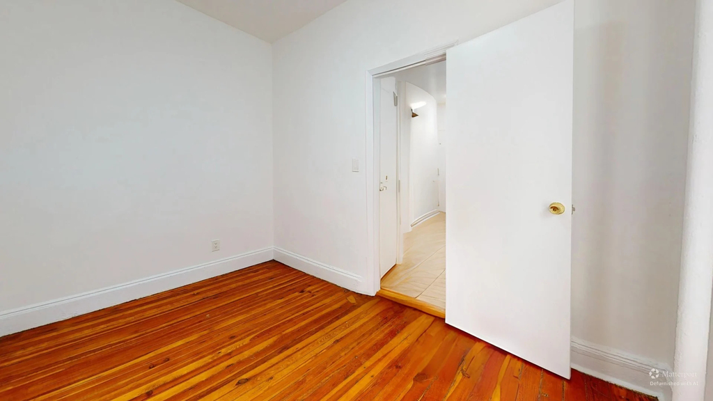 1427 York Avenue - Photo 2