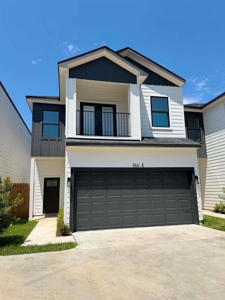 866 Rachel Street - Photo 0