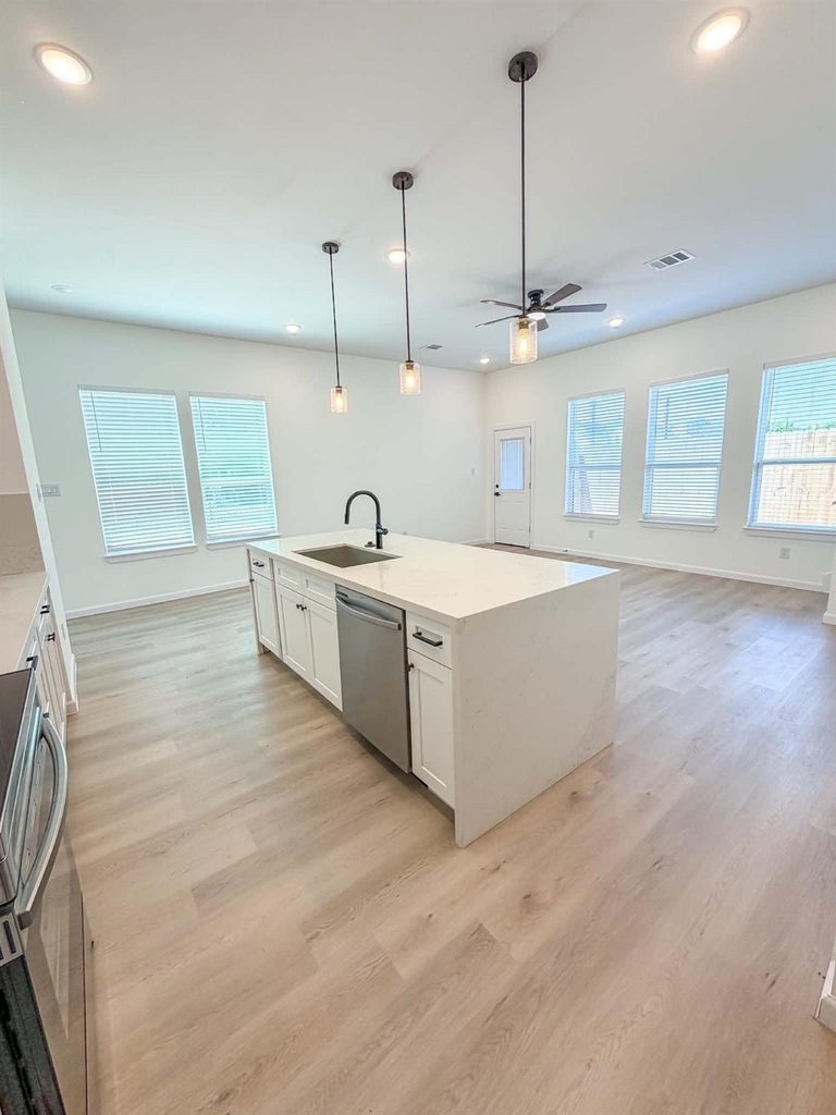 866 Rachel Street - Photo 1