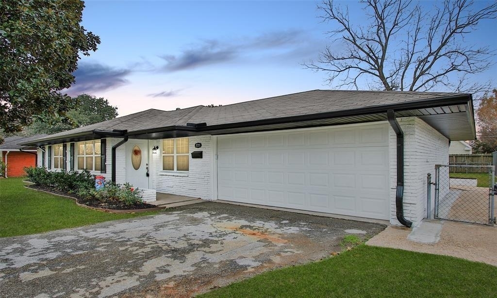 8741 Blankenship Drive - Photo 4
