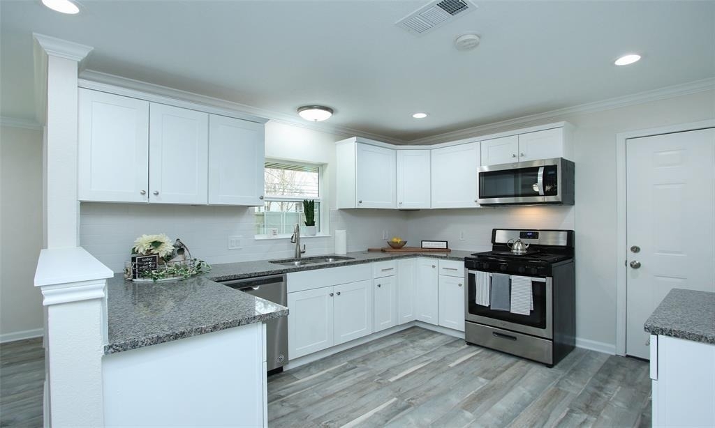 8741 Blankenship Drive - Photo 2