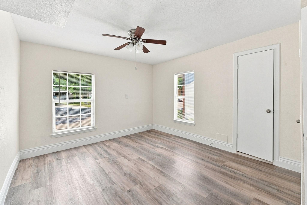 1012 W Hart Avenue - Photo 8