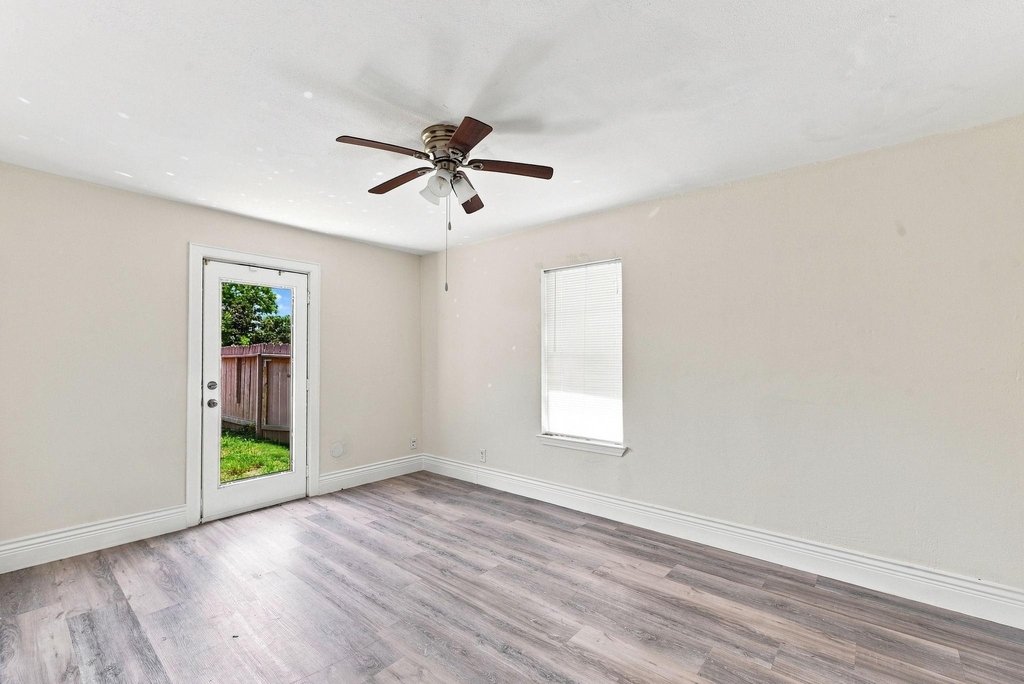 1012 W Hart Avenue - Photo 13
