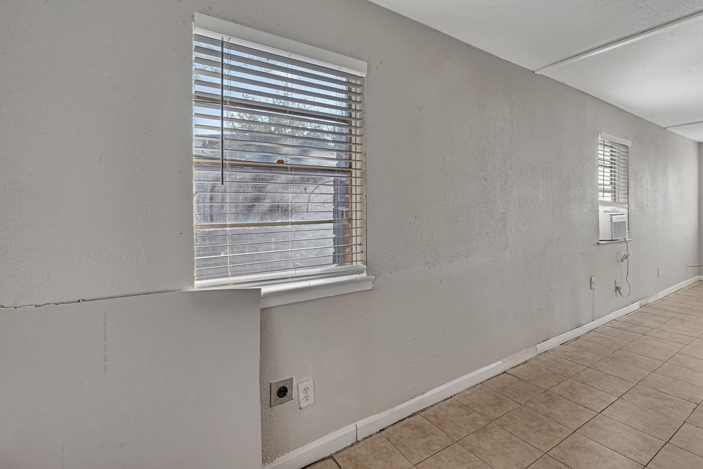 4718 Carmen Street - Photo 9