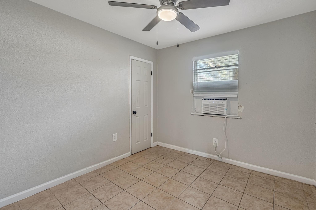 4718 Carmen Street - Photo 6