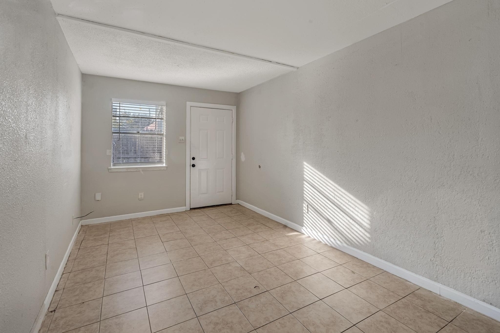 4718 Carmen Street - Photo 10
