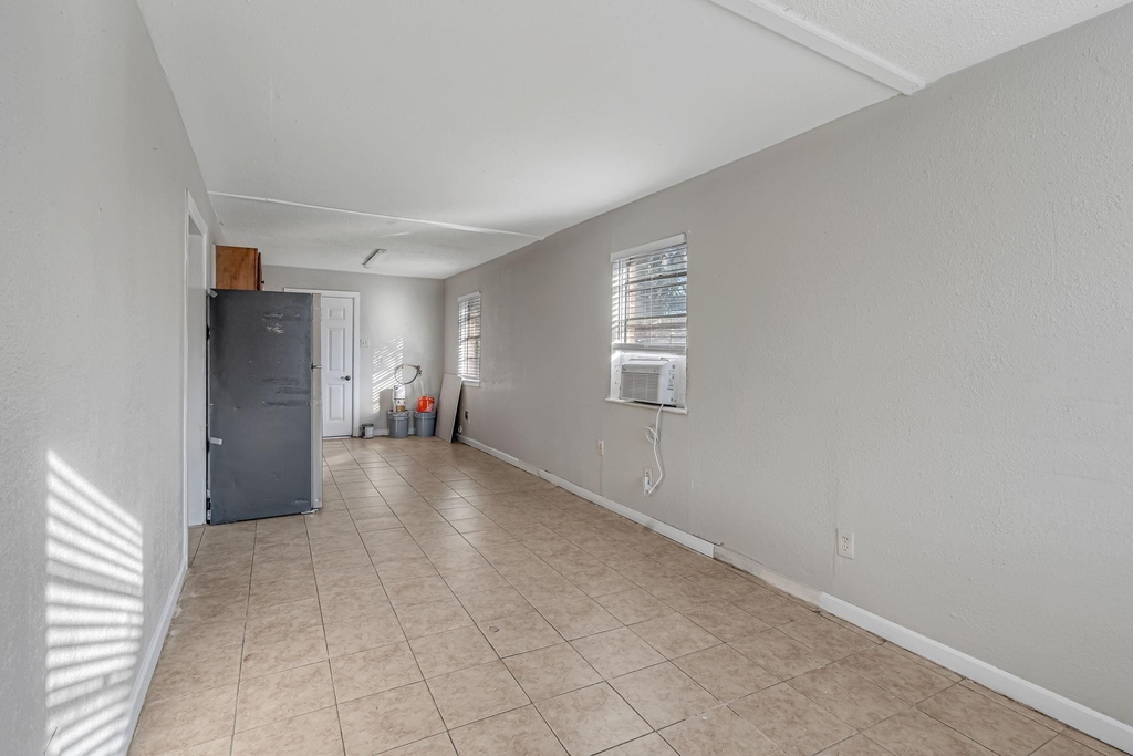 4718 Carmen Street - Photo 13