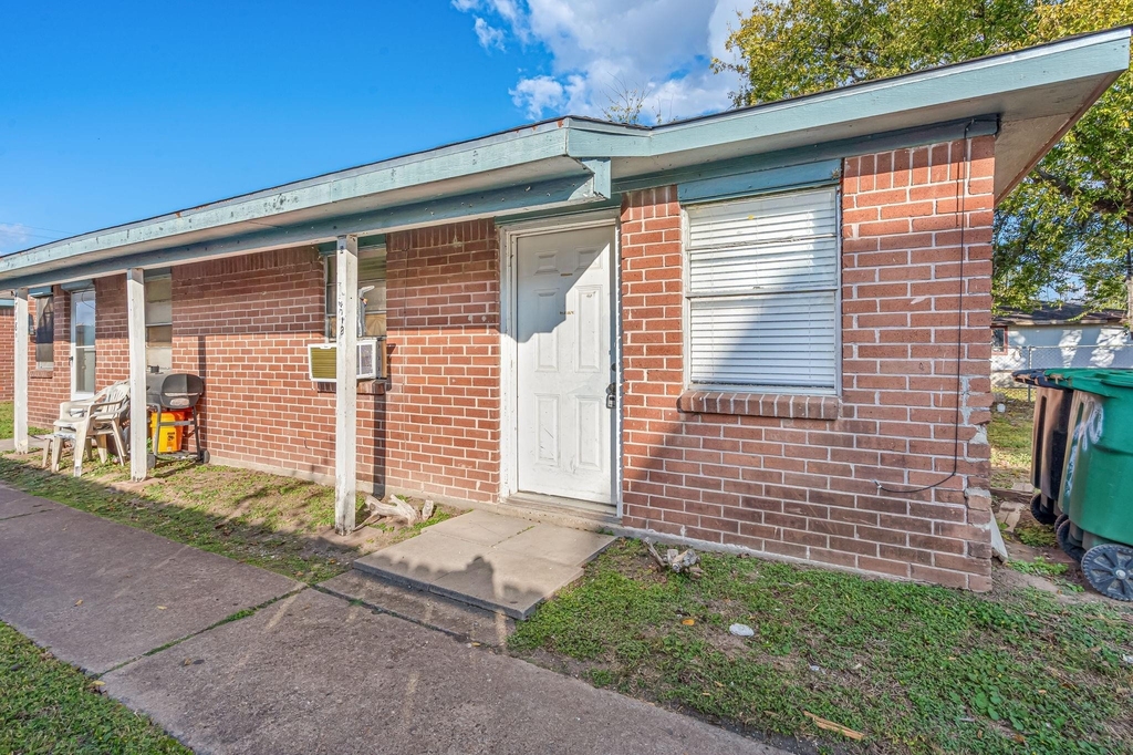 4718 Carmen Street - Photo 0