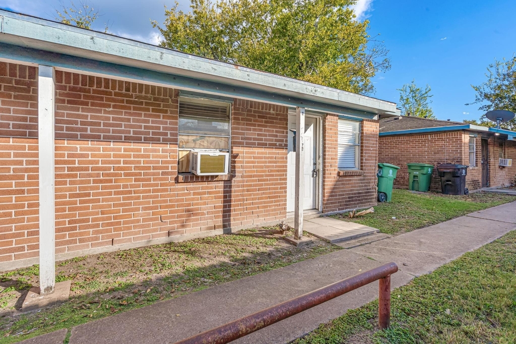 4718 Carmen Street - Photo 1