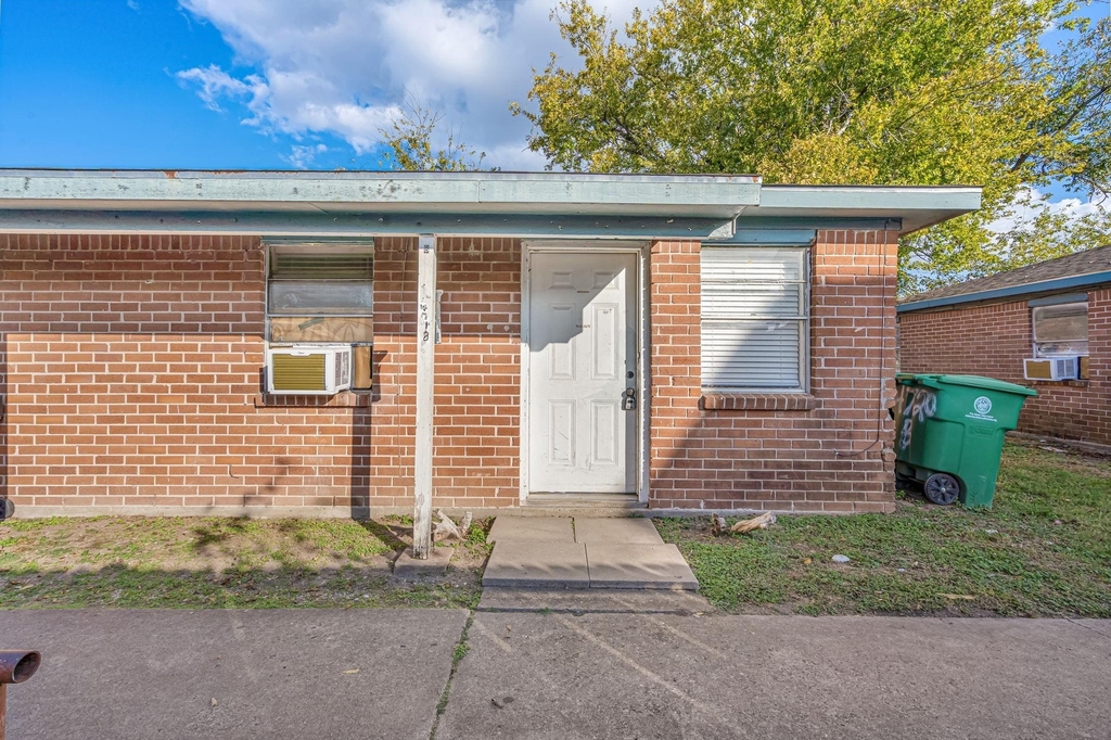 4718 Carmen Street - Photo 2