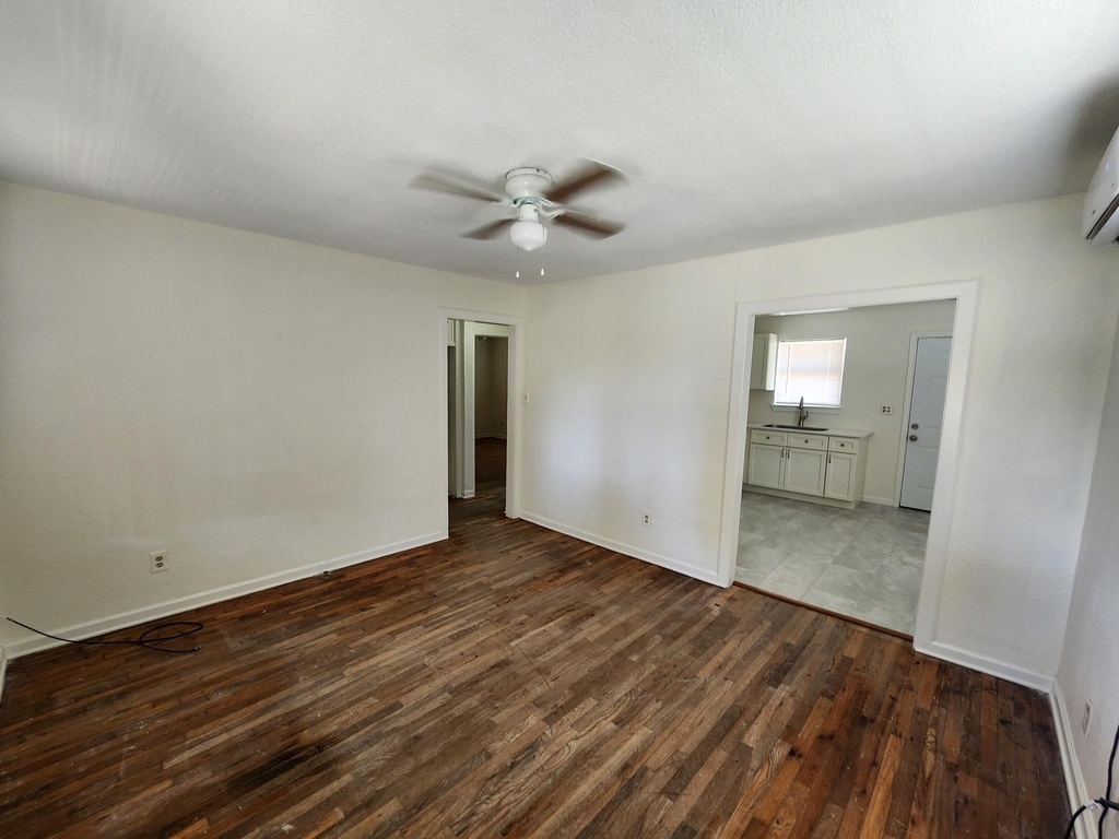 112 1st Avenue N - Photo 1