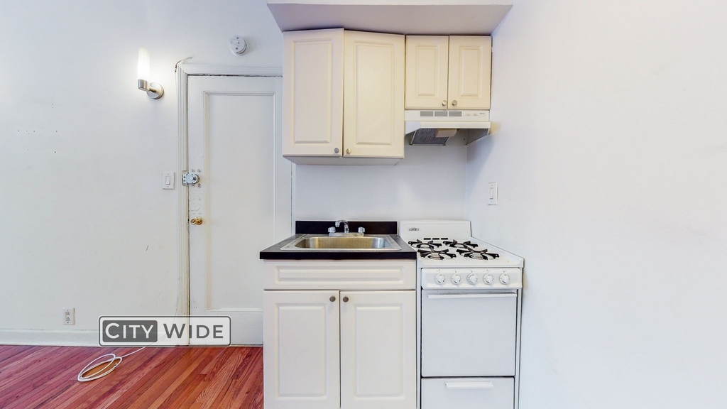 257 East 61st Street - Photo 2