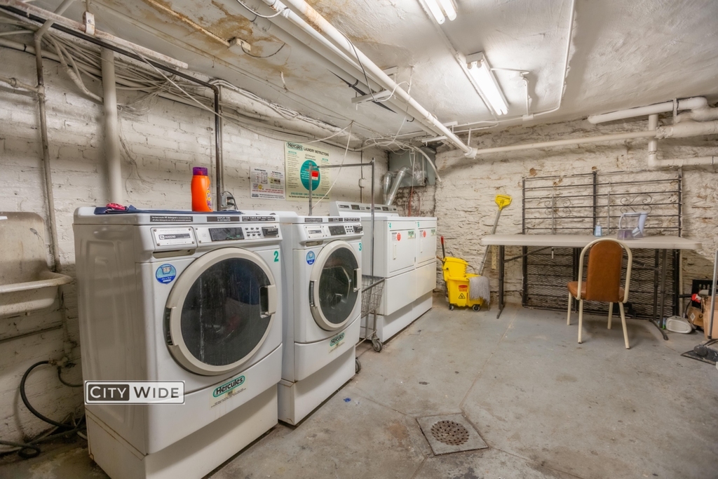 257 East 61st Street - Photo 4