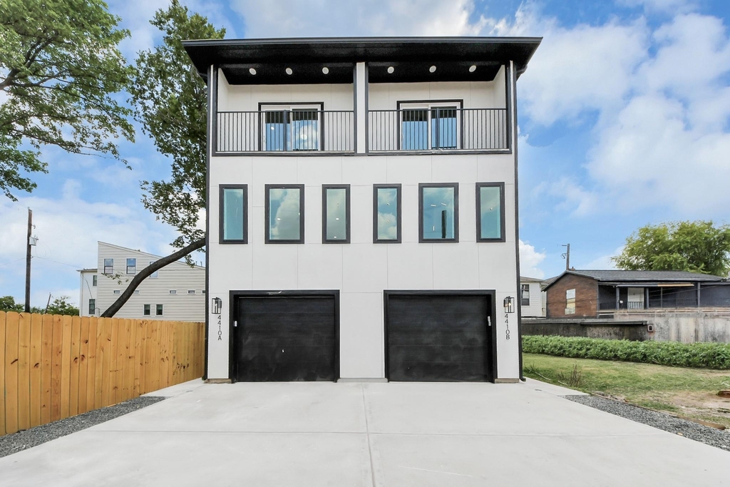 4410 Allen Street - Photo 1