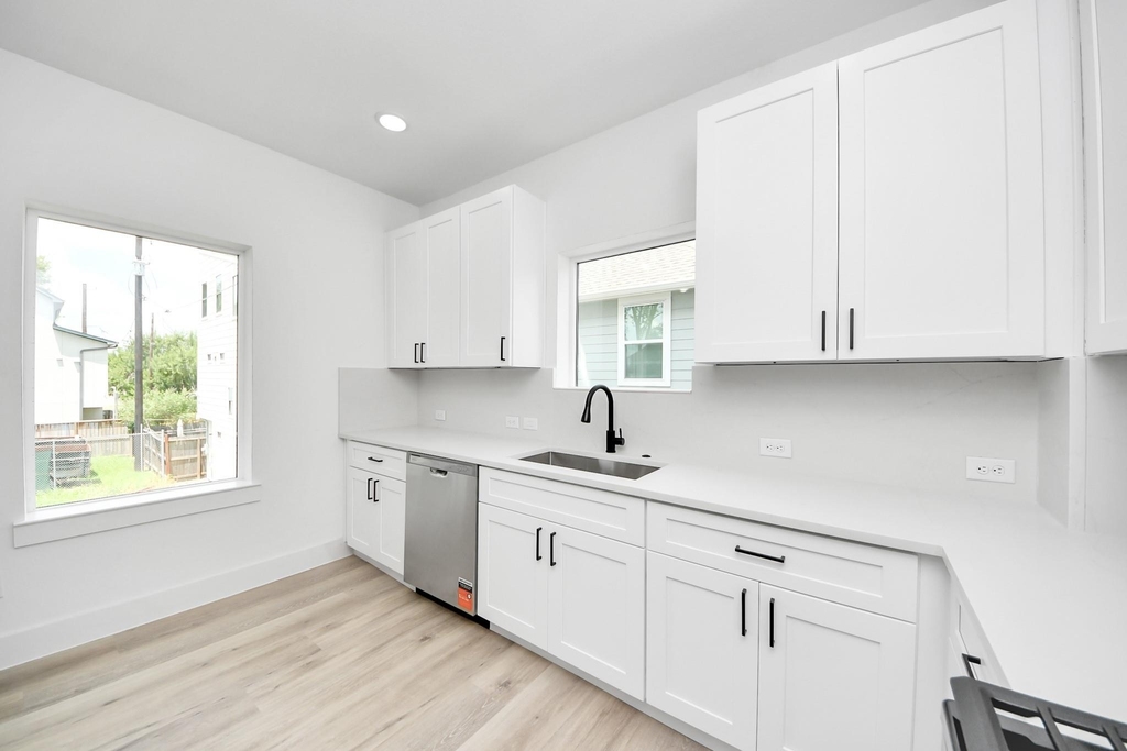 4410 Allen Street - Photo 10