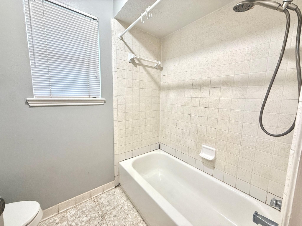 9002 Sabastian Drive - Photo 18