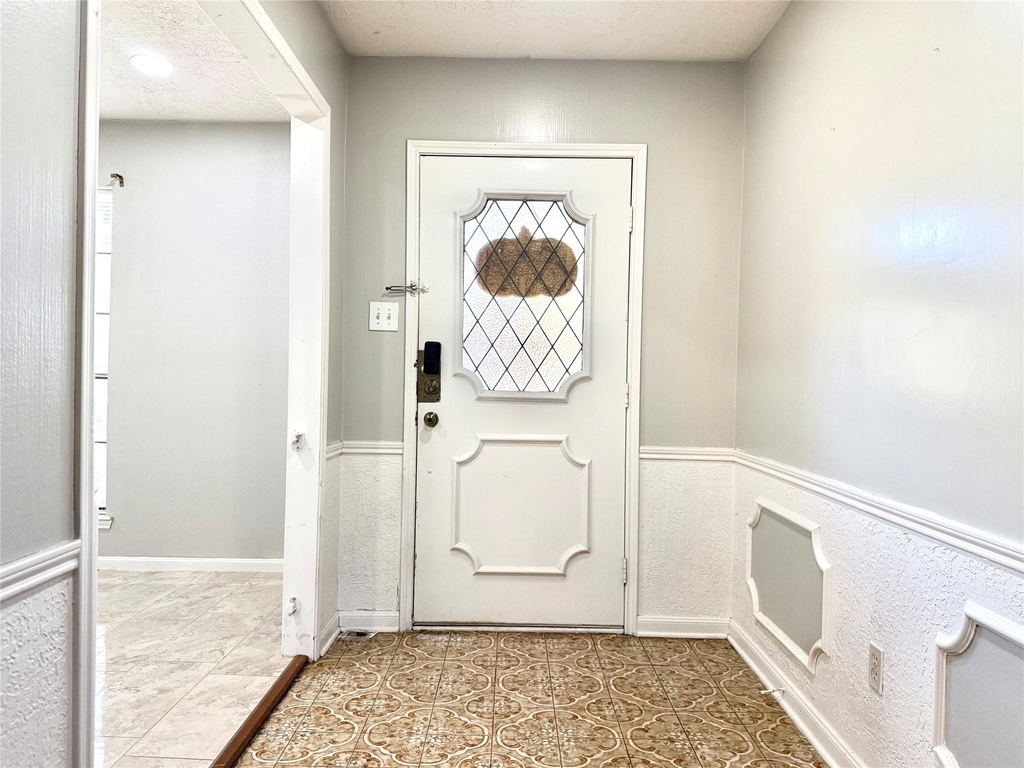 9002 Sabastian Drive - Photo 3