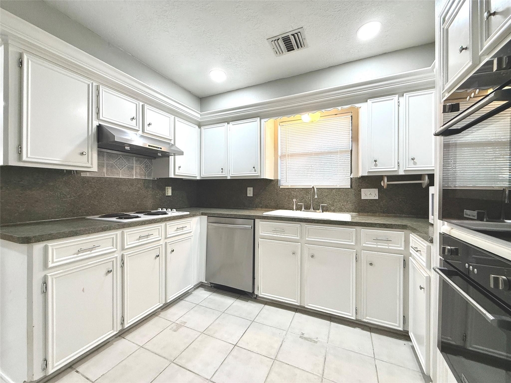 9002 Sabastian Drive - Photo 0