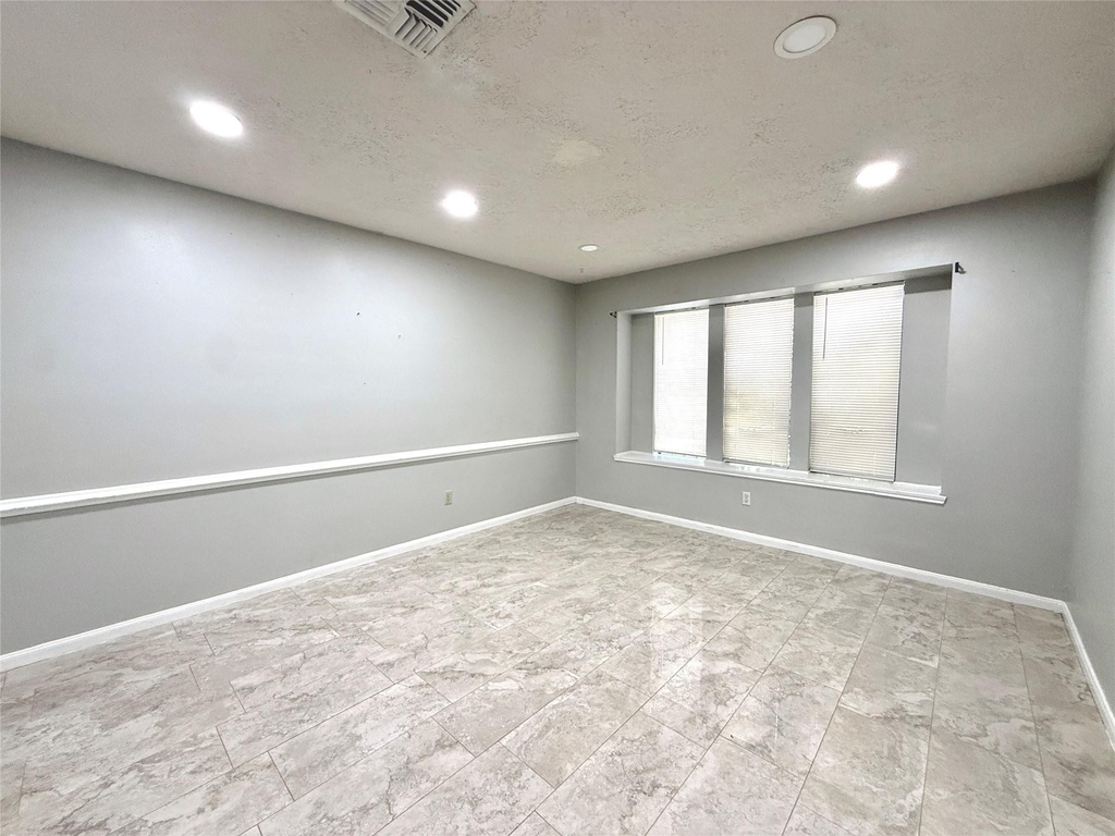 9002 Sabastian Drive - Photo 7