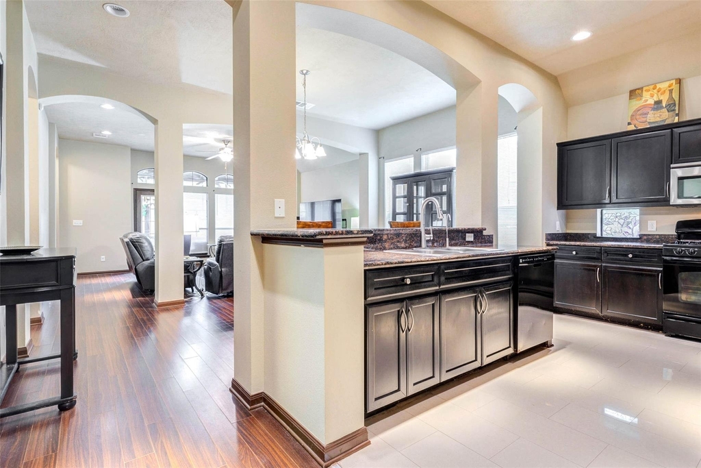 940 Oak Lynn Drive - Photo 8
