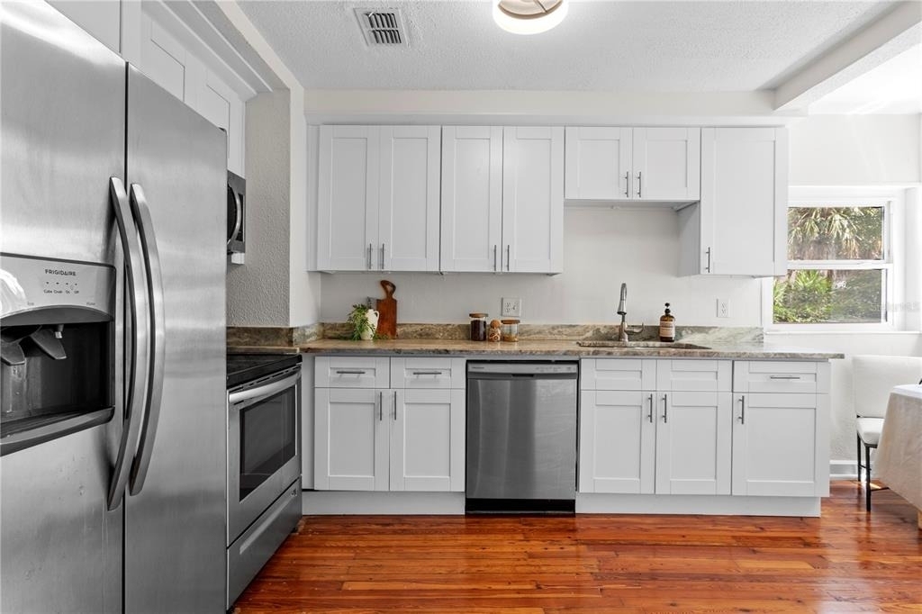1175 Highland Court N - Photo 9