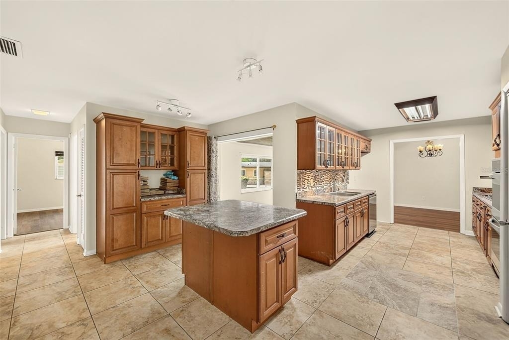 303 Saint Augustine Avenue - Photo 9