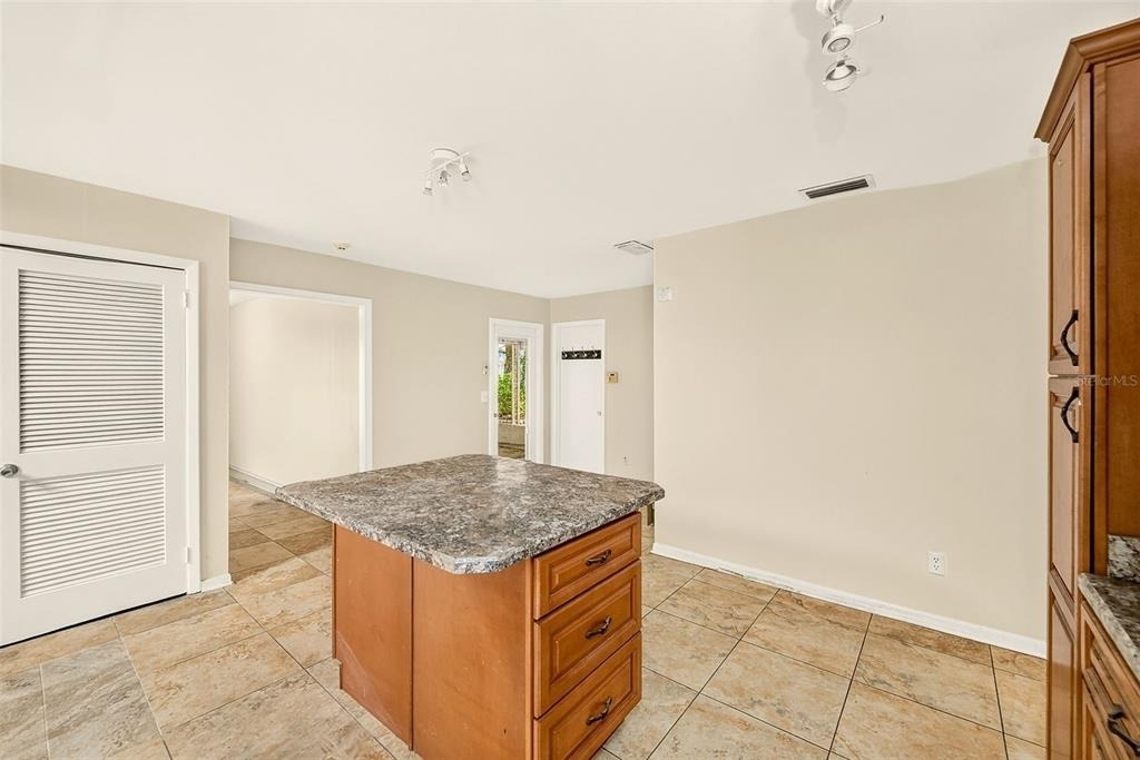 303 Saint Augustine Avenue - Photo 11