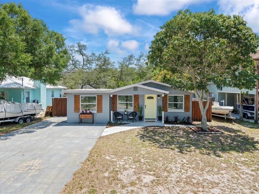 3138 W Varn Avenue - Photo 1