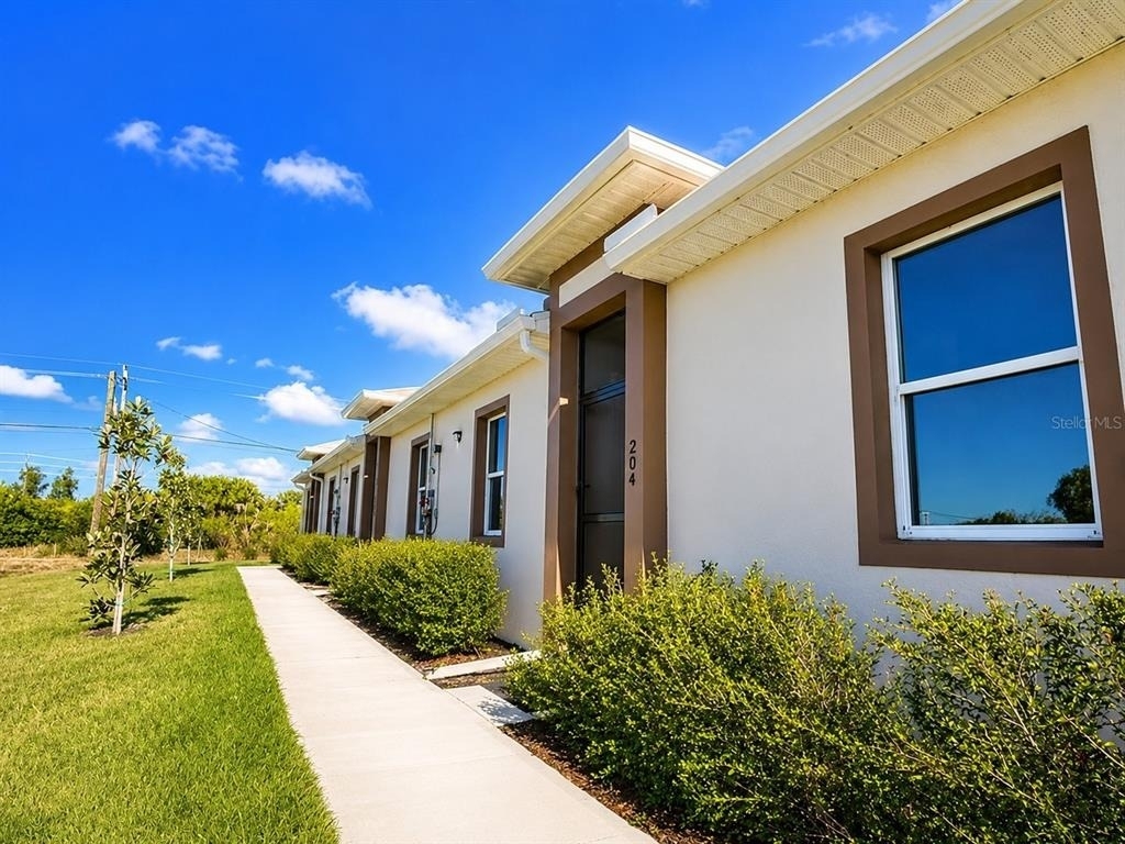 289 Boundary Boulevard - Photo 0