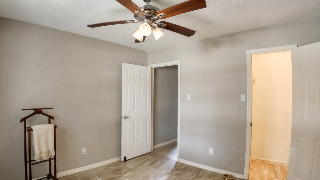 13624 Sableglen Street - Photo 18