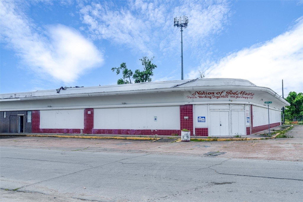2900 Luell Street - Photo 0