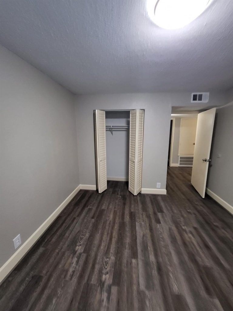 11002 Hammerly Boulevard - Photo 7