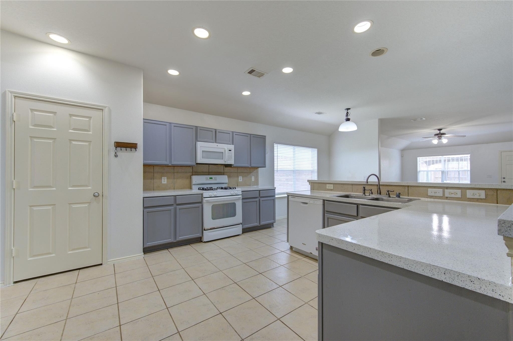 14027 Coveney Drive - Photo 9
