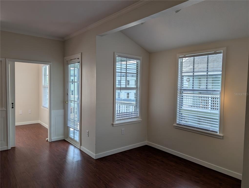 611 Campus Street - Photo 4